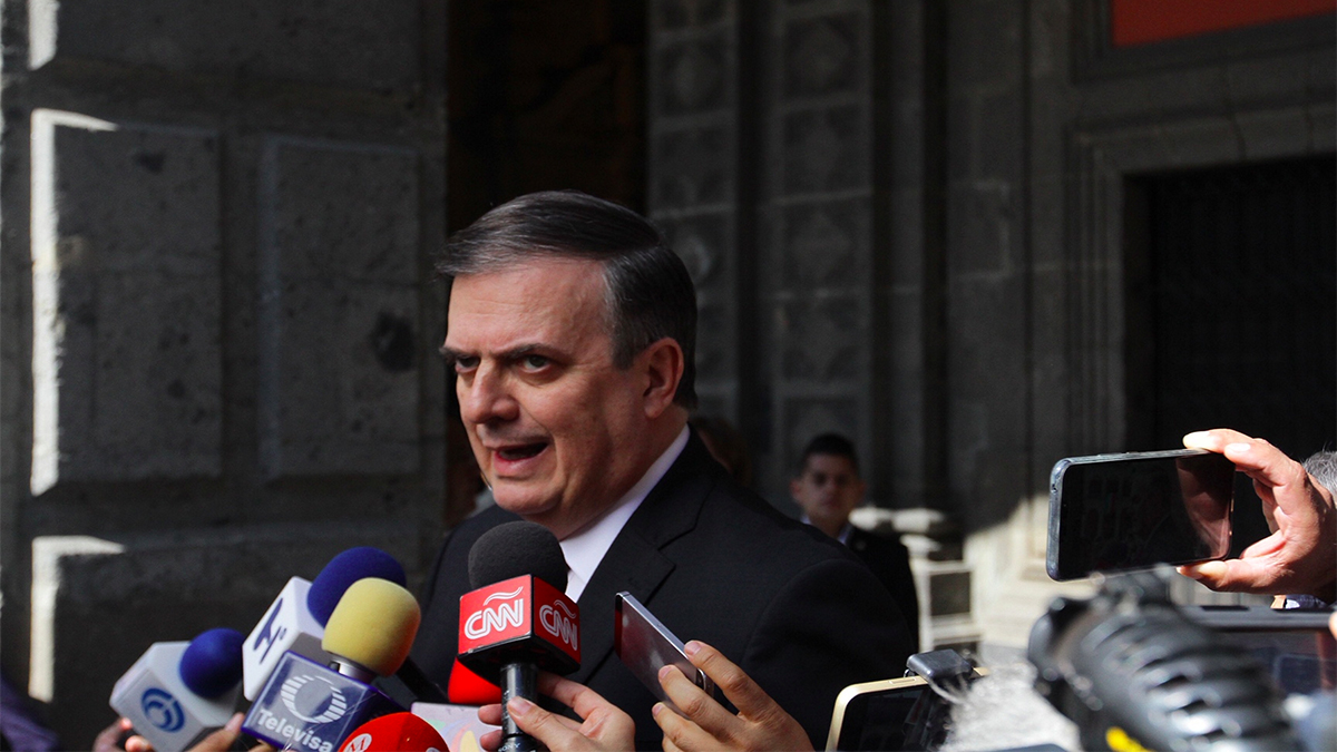 Acierto del presidente apegar la política exterior a la Constitución: Ebrard