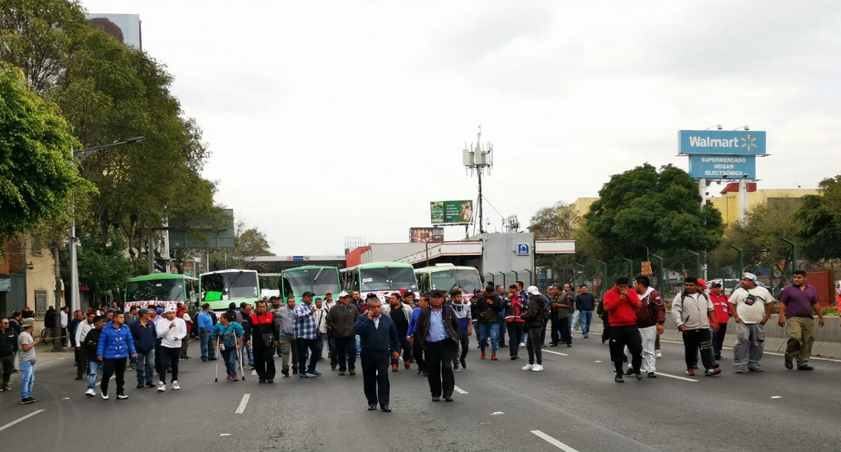 Transportistas colapsan tránsito en la Ciudad de México