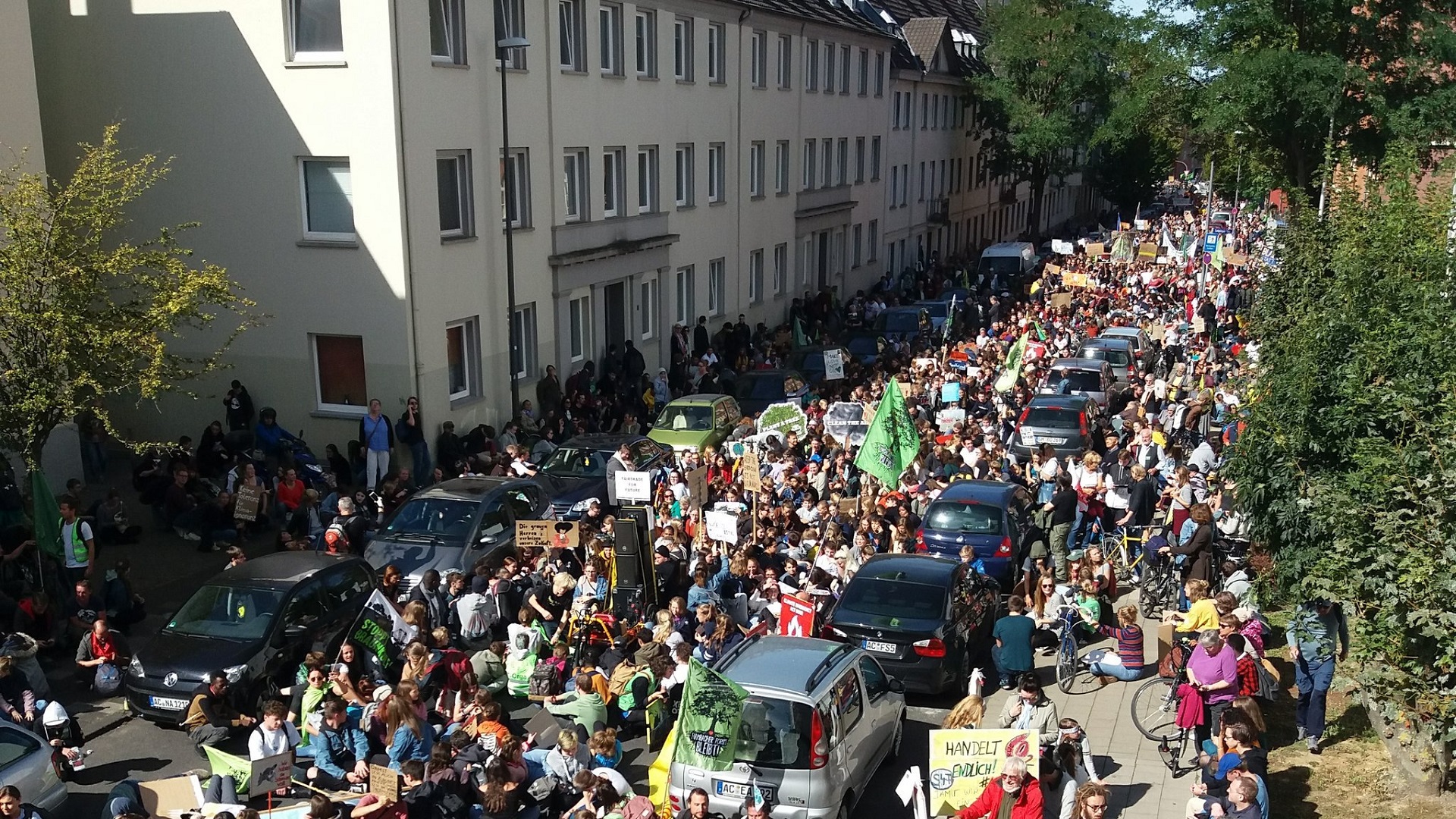 Alemania invertirá 54 mil millones de euros contra crisis climática - marcha-en-la-ciudad-de-aachen