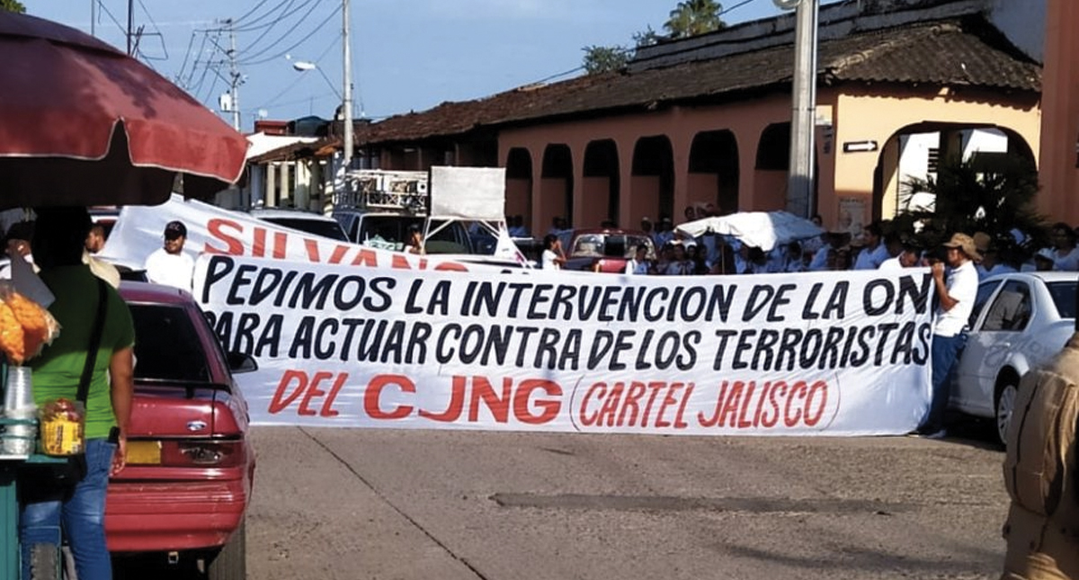 Realizan marcha por la paz en Tepalcatepec