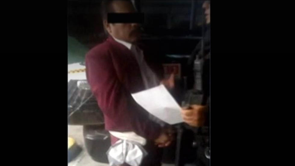 Detienen a sujeto vestido de mariachi vendiendo droga en Monterrey