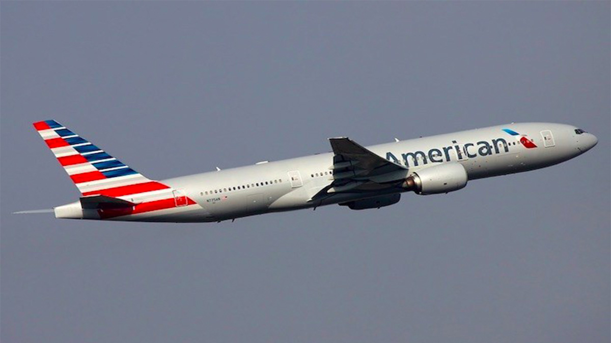 Detienen a mecánico por sabotear avión de American Airlines