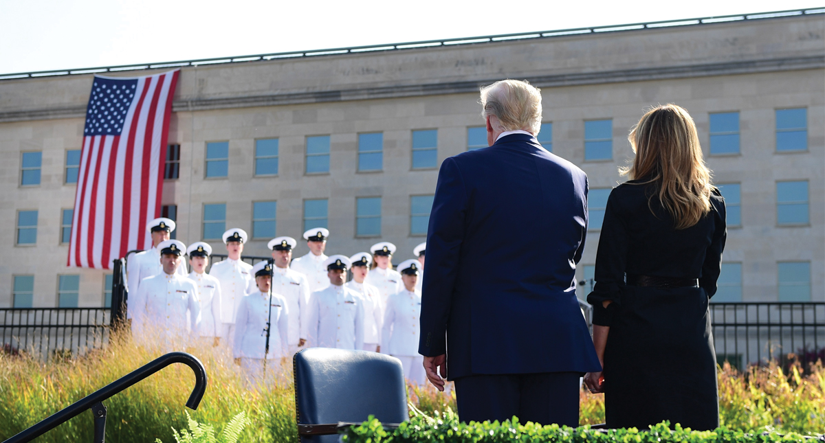 Donald Trump conmemora 'Día del Patriota' - memorial-donald-y-melania-trump