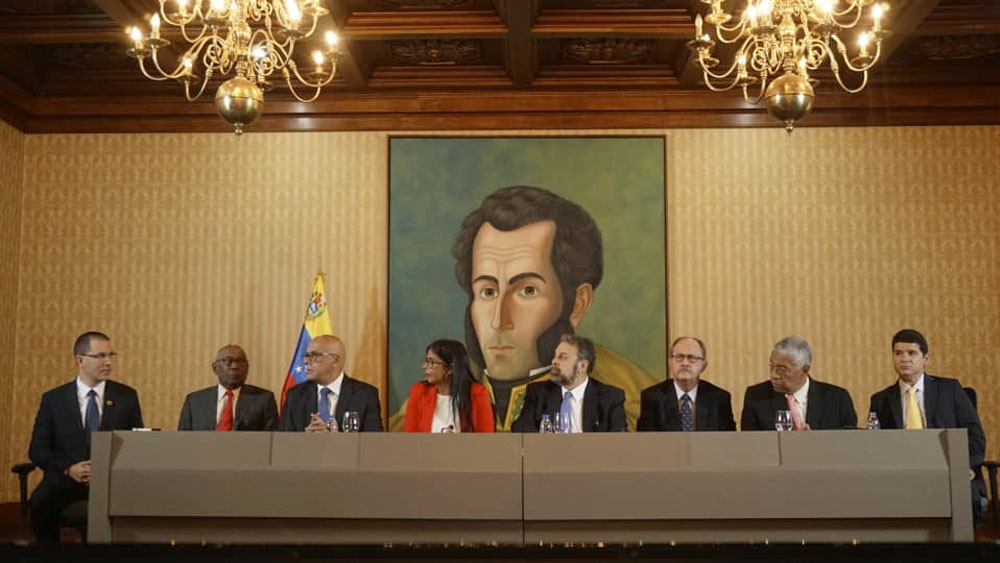 Gobierno de Venezuela y sector opositor presentan mesa de diálogo