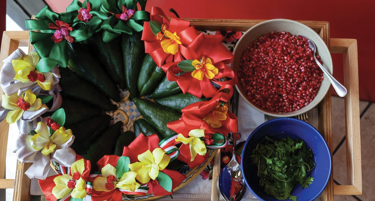 Los chiles en nogada y su papel en la historia de México - montaje-de-chiles-en-nogada