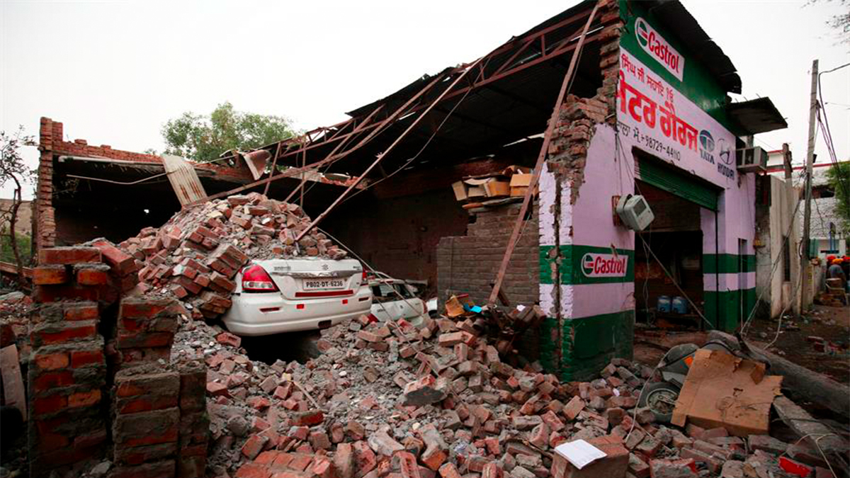 Al menos 23 muertos por explosión en fábrica de fuegos artificiales en India