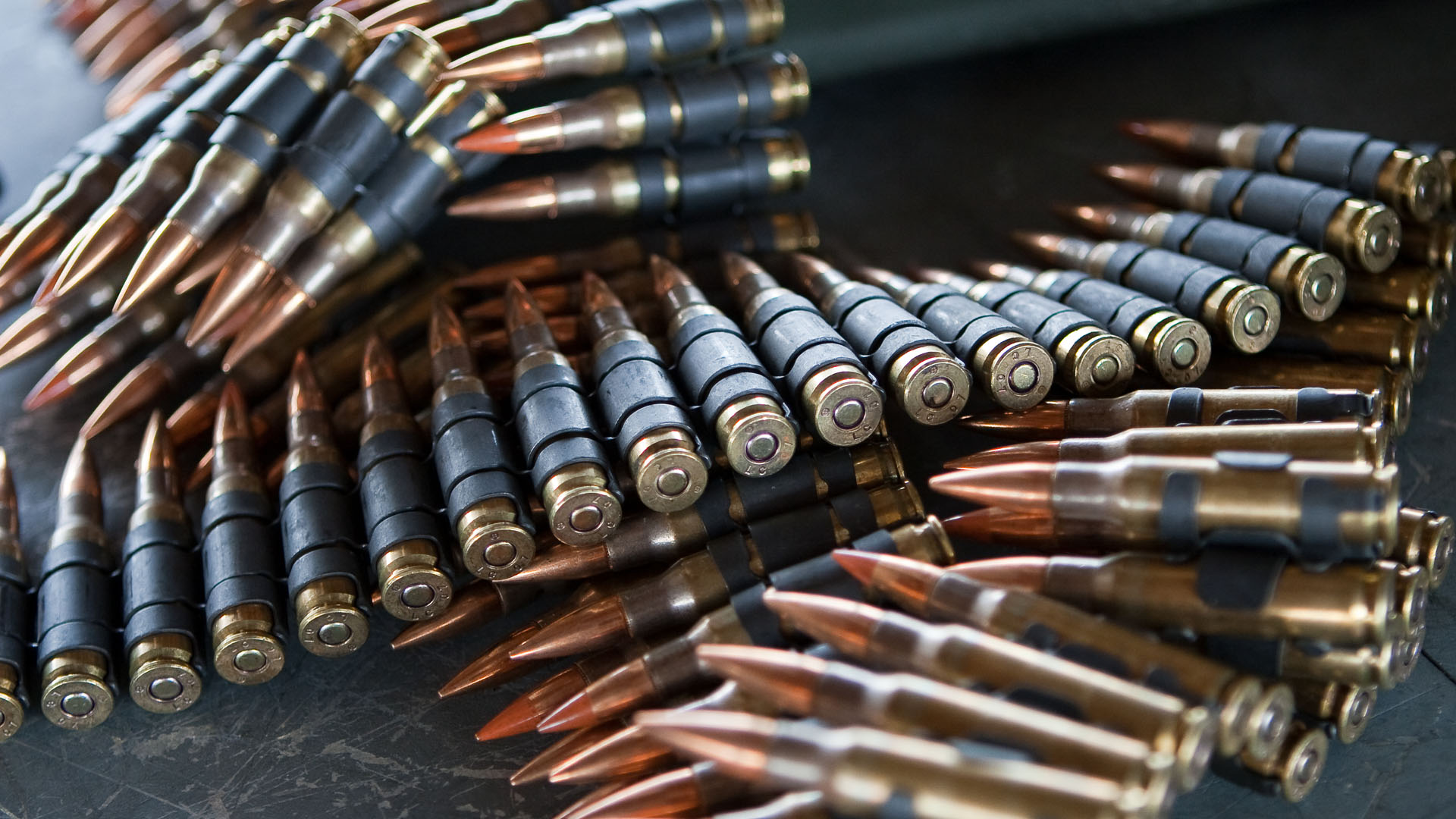 Fabricantes de armas, detrás de militarización de la frontera de EE.UU - municiones-calibre-50