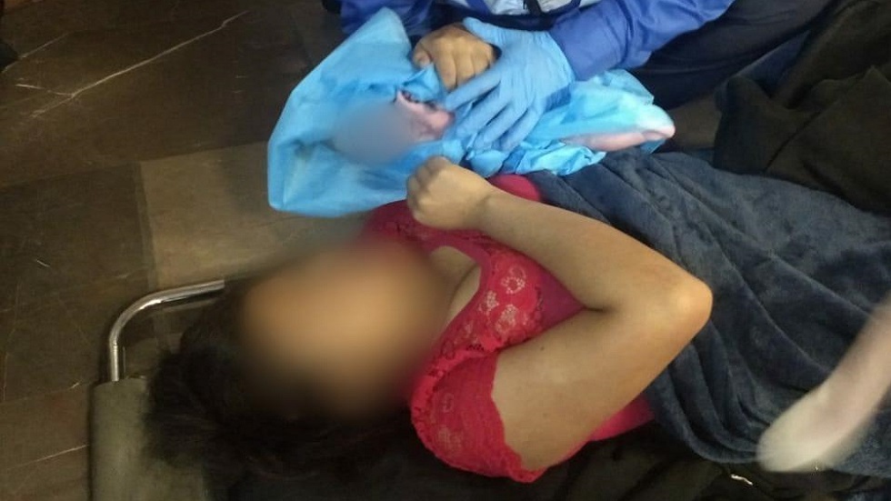 #Video Mujer de Michoacán da a luz en Metro Pantitlán