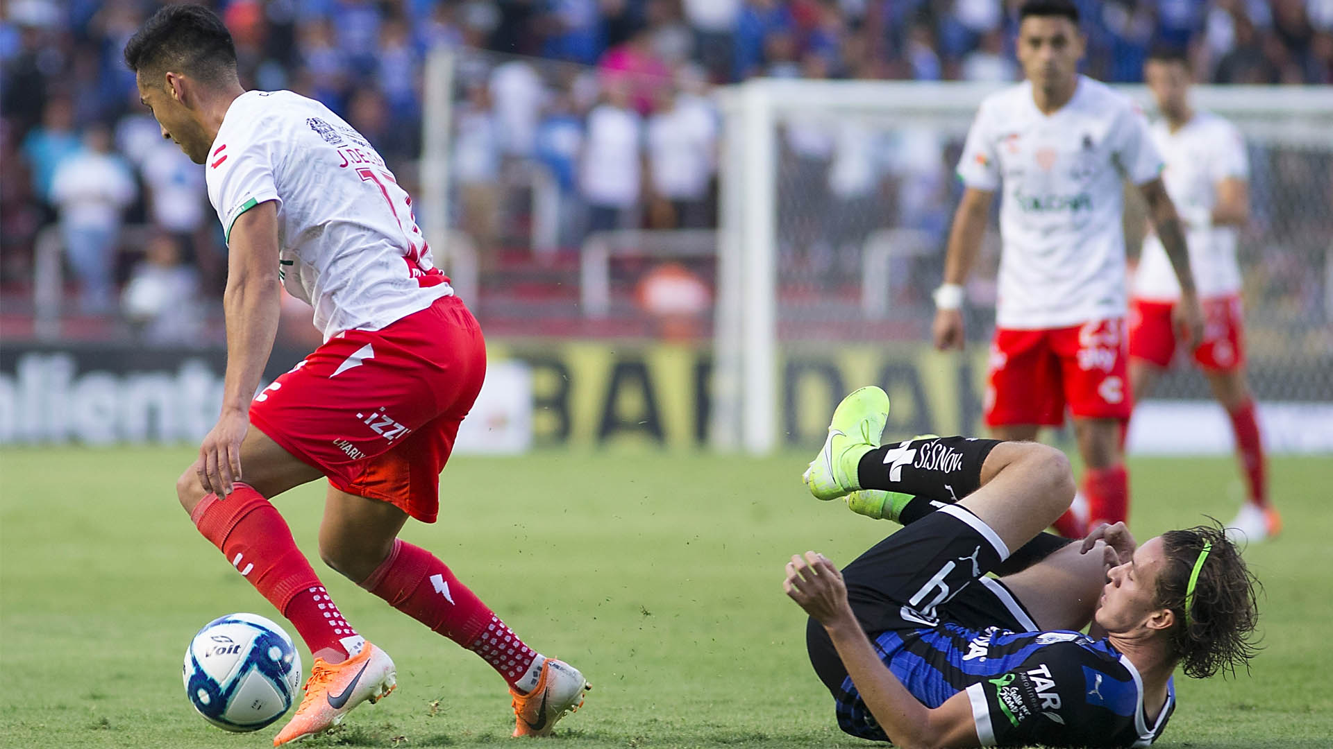 Necaxa vence 2-1 a un inconsistente Querétaro - necaxa-gallos-queretaro-3