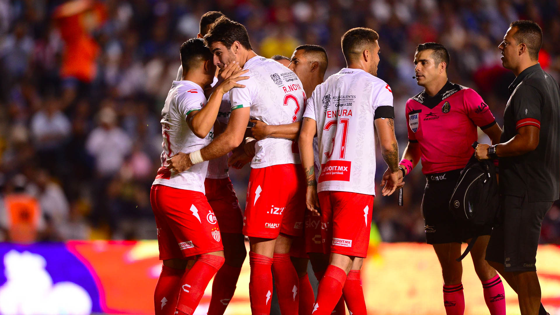 Necaxa vence 2-1 a un inconsistente Querétaro