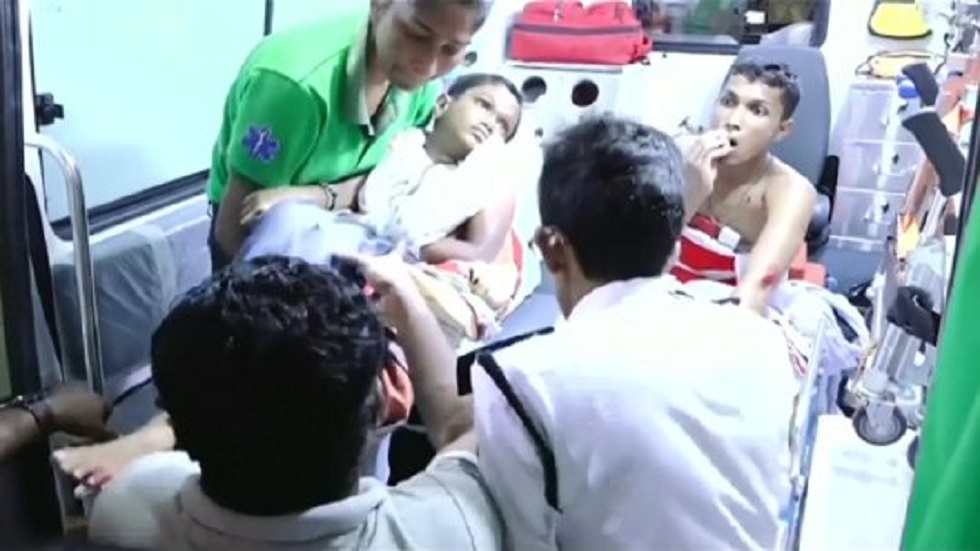 #Video Elefante pisotea a asistentes de desfile religioso en Sri Lanka - ninos-heridos