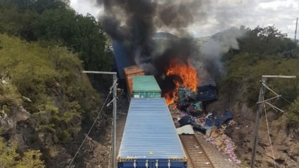Trenes de carga chocan en Hidalgo; hay cuatro heridos