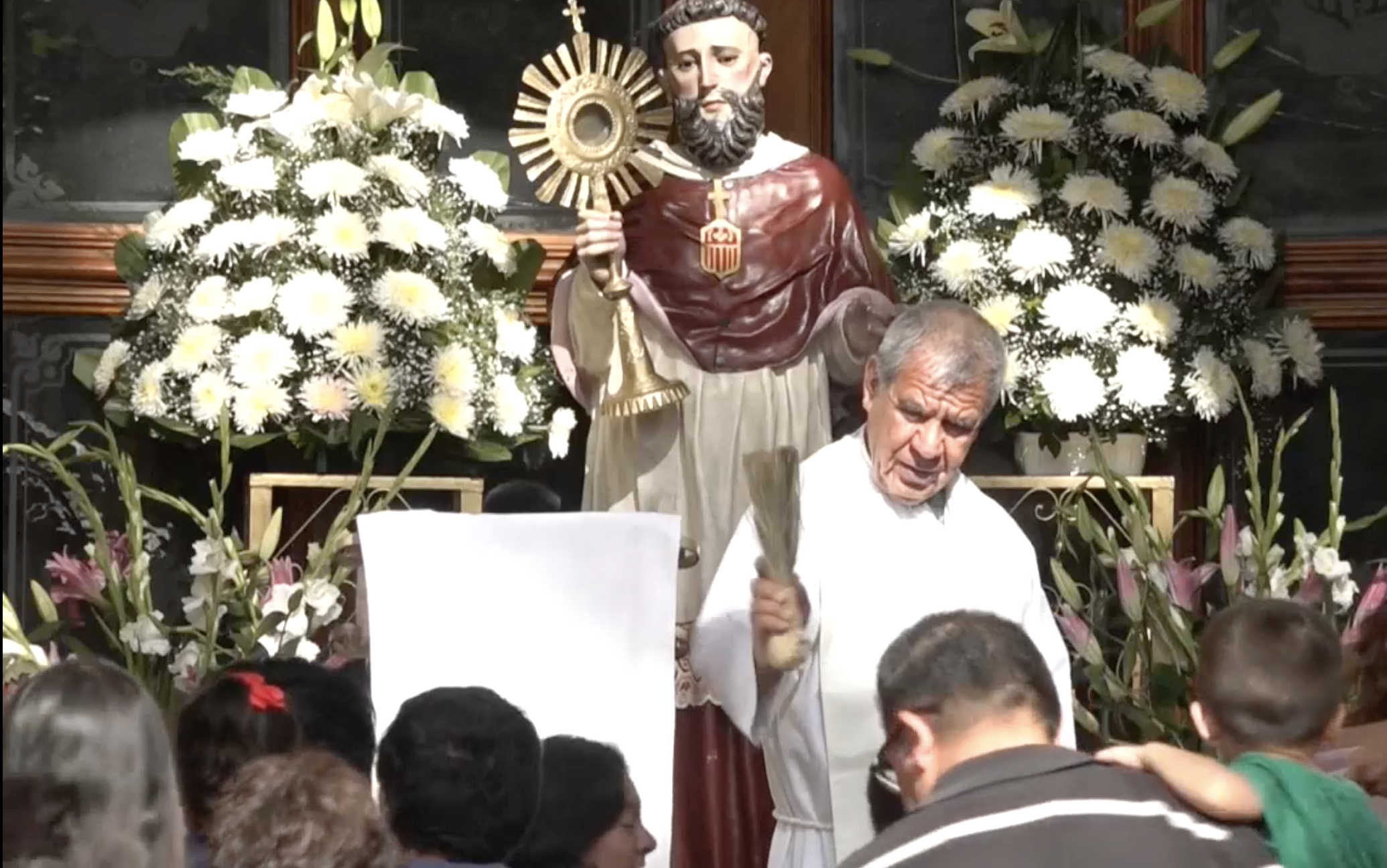 Oaxaqueños bendicen todo tipo de mascotas en iglesia del sur de México