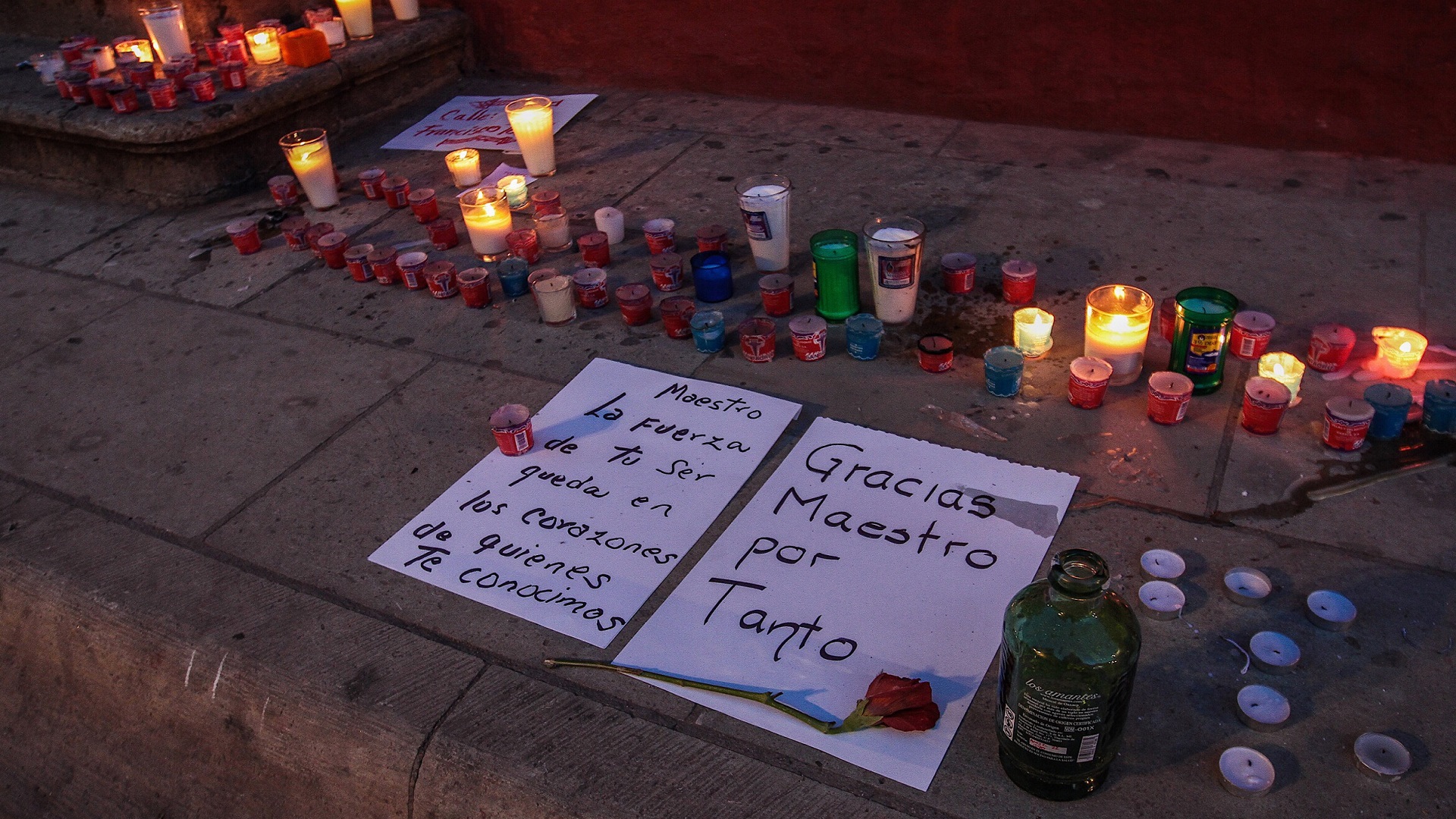 Colocan ofrendas en honor a Francisco Toledo en Oaxaca
