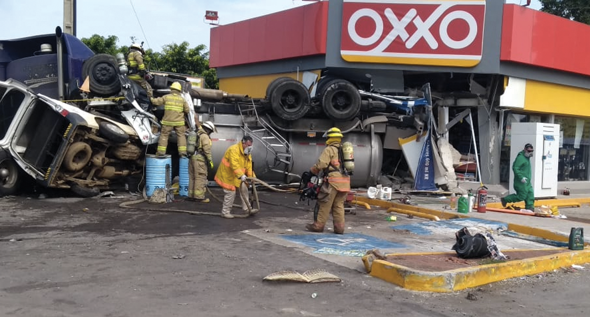 #Video Pipa se impacta contra Oxxo en Jalisco