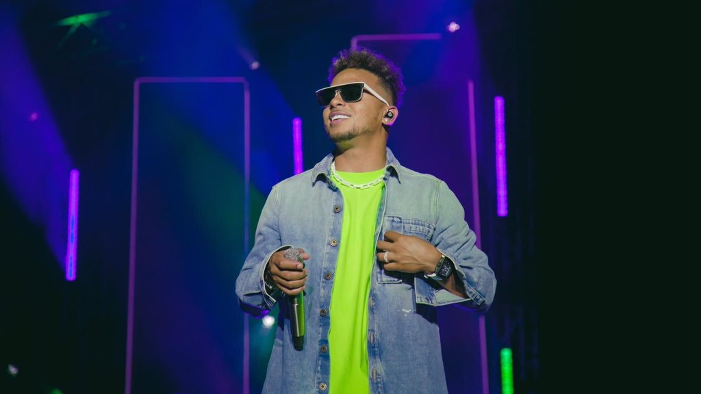 Multan y decomisan camioneta a Ozuna por exceso de velocidad