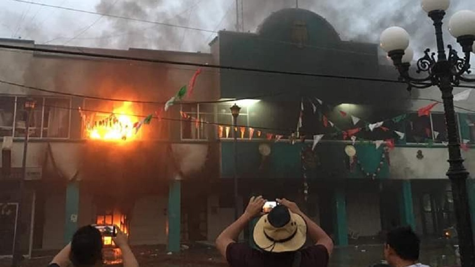 Detienen a seis hombres por quema de palacio municipal de Escuintla