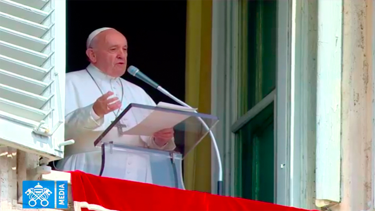 Rescatan al papa Francisco tras quedar atrapado en ascensor