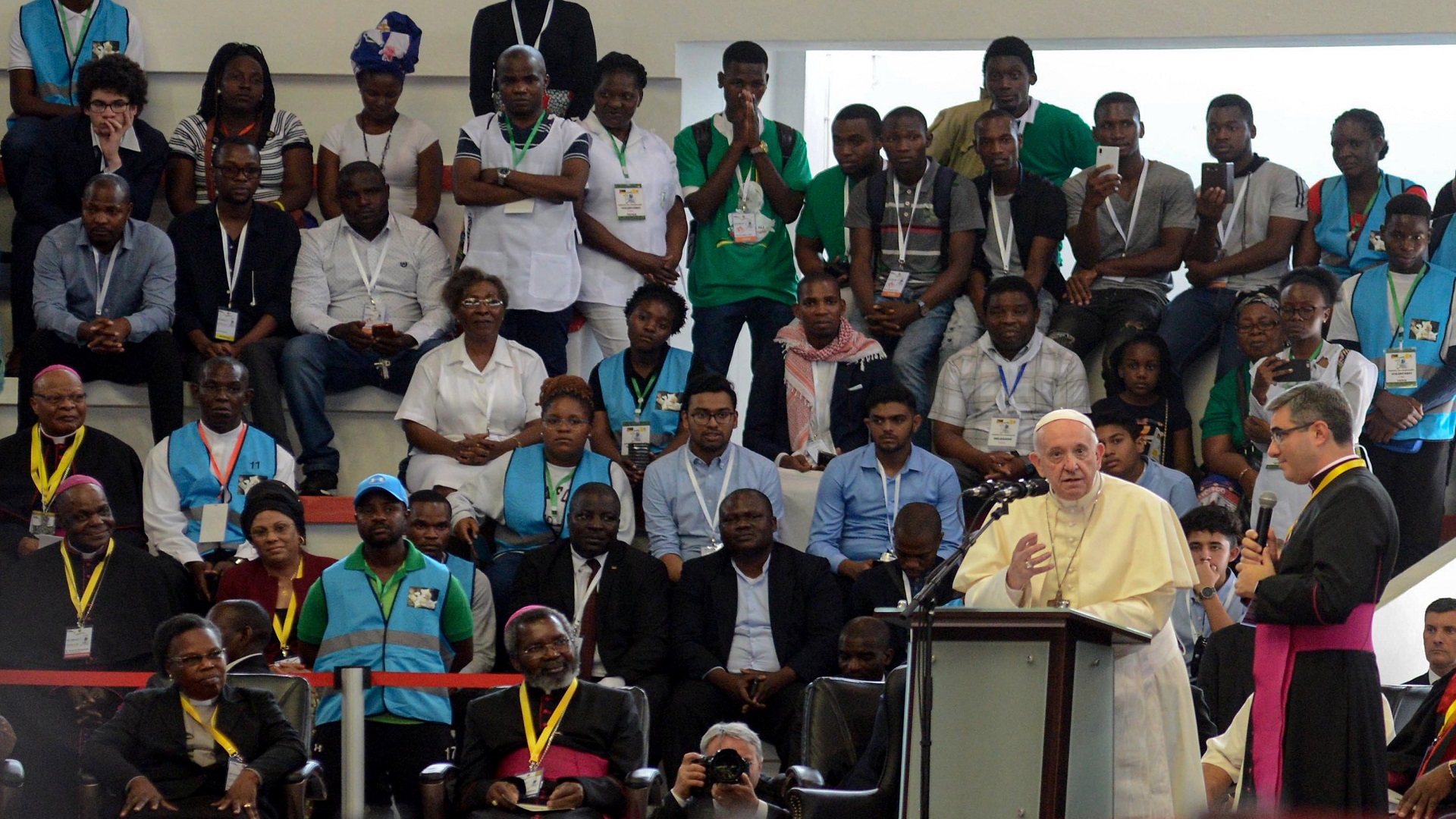 Papa Francisco insta a jóvenes a proteger el medio ambiente