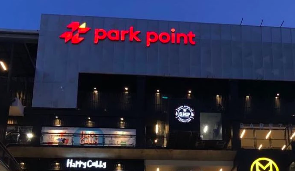 Hombre se arroja de cuarto piso de centro comercial en Monterrey