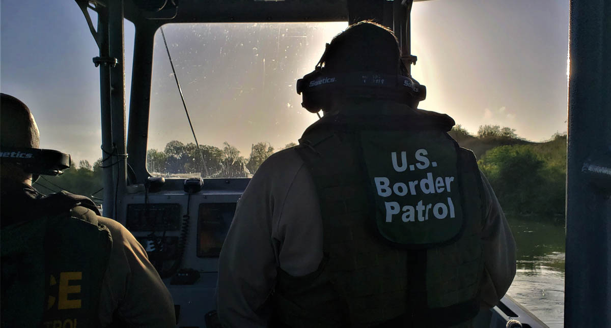 Madre e hijo migrantes mueren al intentar cruzar el río Bravo