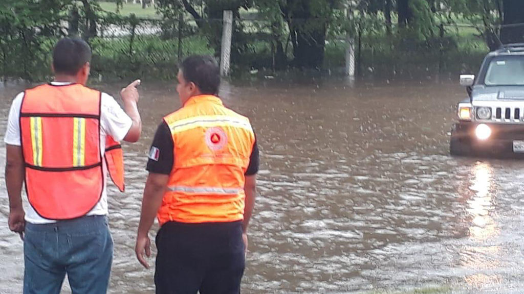 Narda toca tierra en Michoacán con lluvias torrenciales