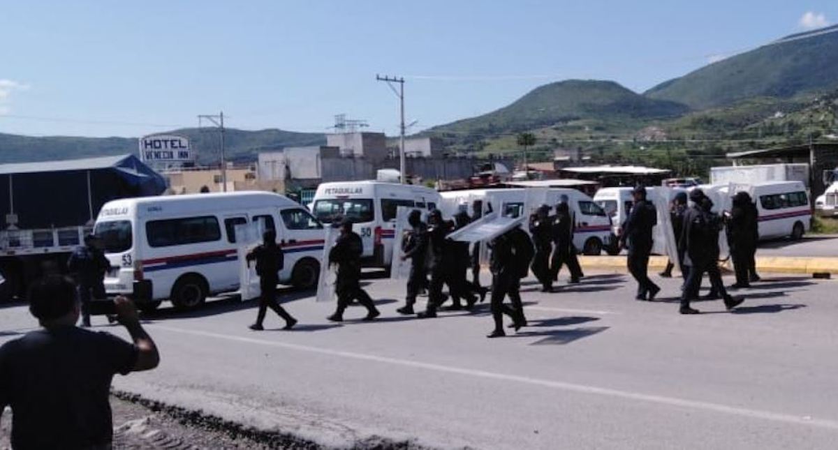 Repliegan a manifestantes que bloqueaban carretera México-Acapulco
