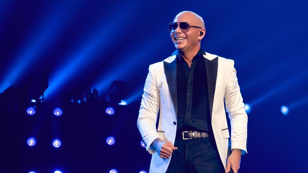 Pitbull suspende concierto en Los Ángeles por huracán Dorian