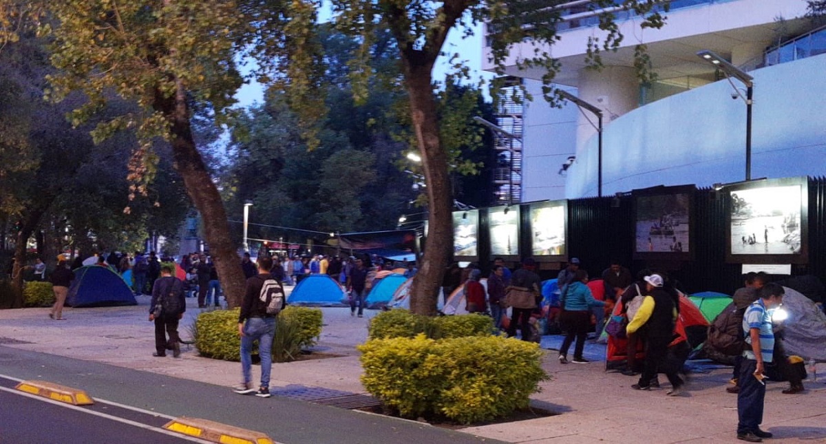 Senadores se reúnen con maestros de la CNTE por leyes en educación