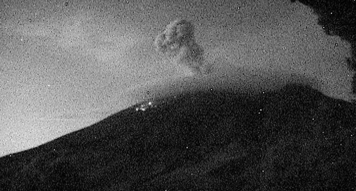 #Video Popocatépetl registra explosión de material incandescente