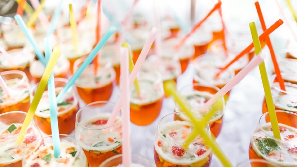 Prohíben en Inglaterra los popotes y agitadores de plástico - popotes