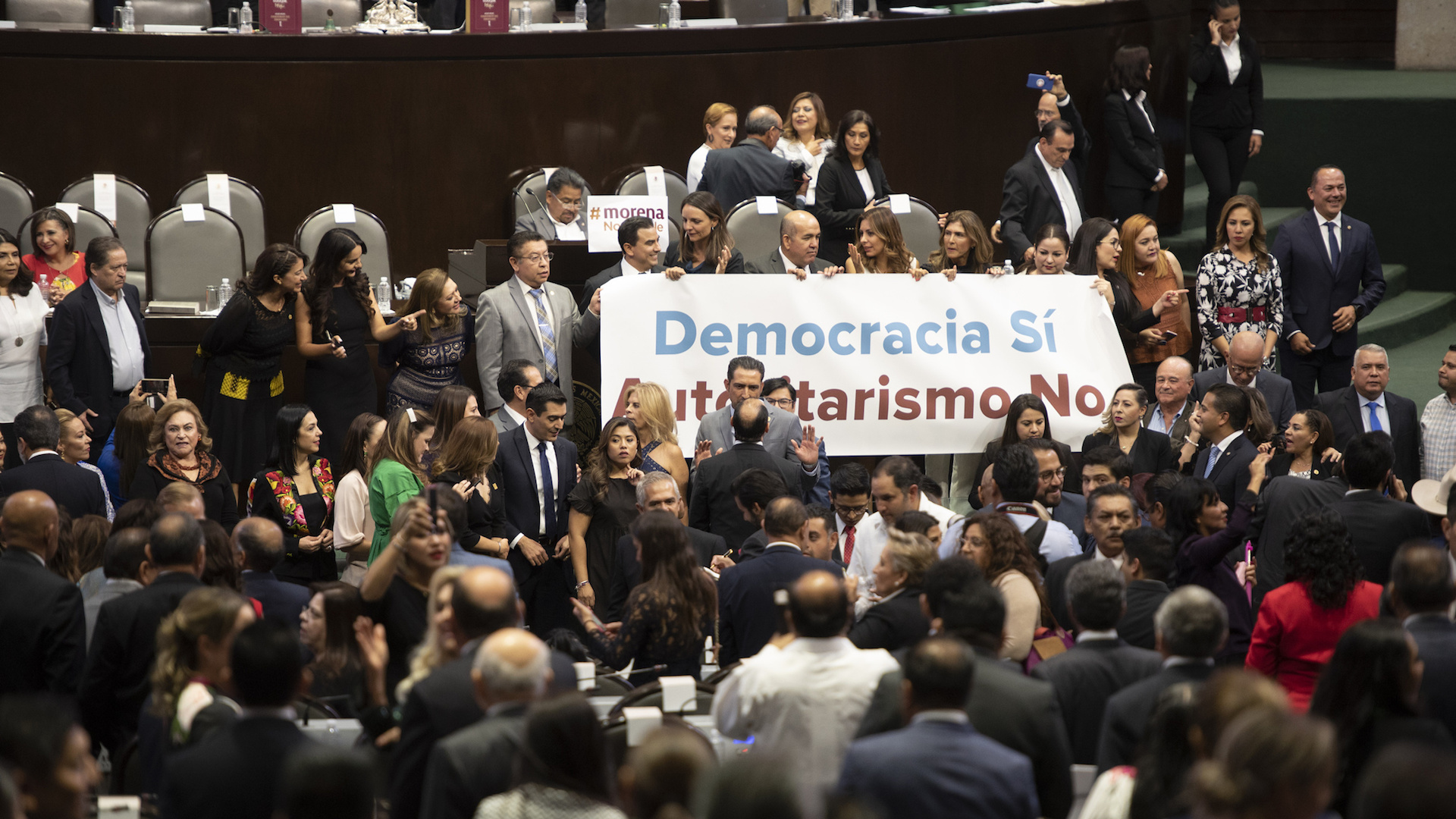 Entre protestas, inicia Periodo Ordinario de Sesiones en San Lázaro