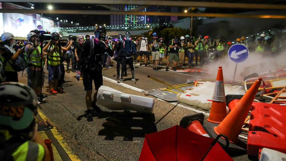Enfrentamientos en Hong Kong en aniversario de Revolución de los Paraguas