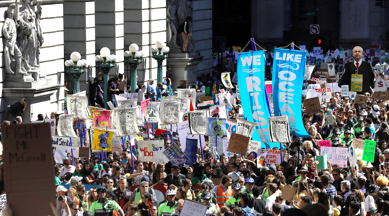 Jóvenes protestan en Nueva York para pedir acciones contra cambio climático
