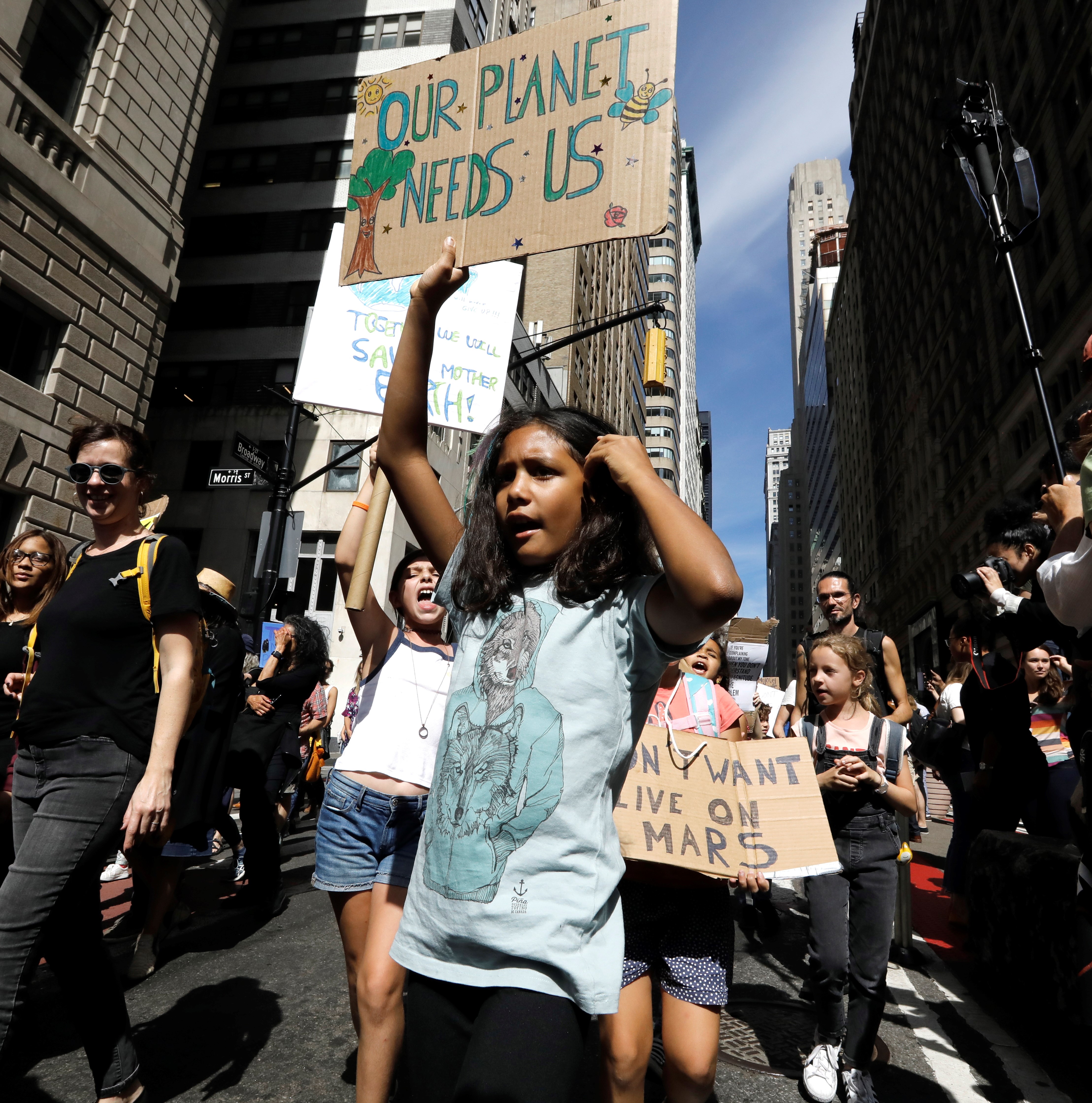 Jóvenes protestan en Nueva York para pedir acciones contra cambio climático - protestas