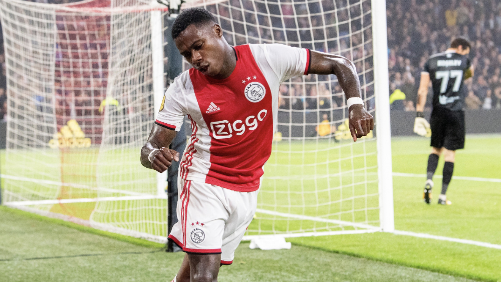 Ajax golea al Fortuna y es líder de la Eredivisie