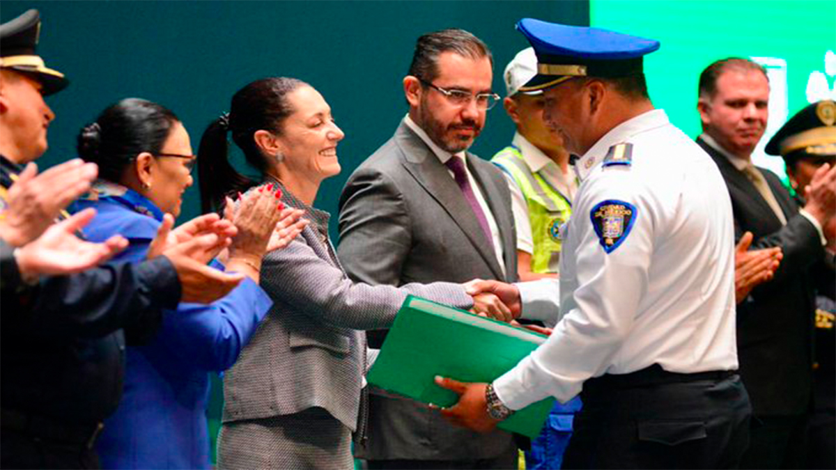 Reconocen a policía que detuvo a agresora en Artz Pedregal