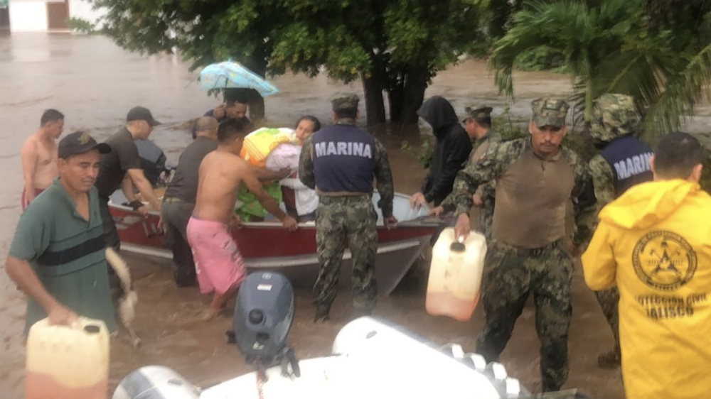 Suman 17 rescates de personas tras crecida de río en Jalisco