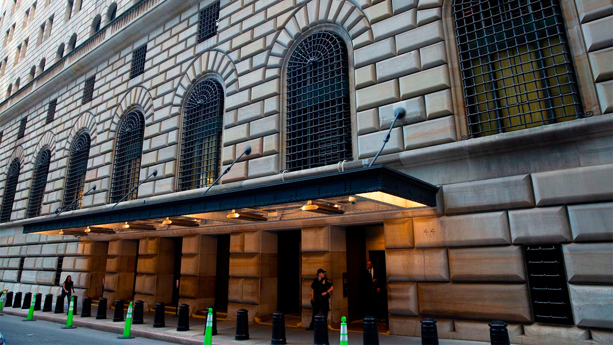 Fed inyecta 105 mil millones de dólares en sistema bancario de EE.UU.