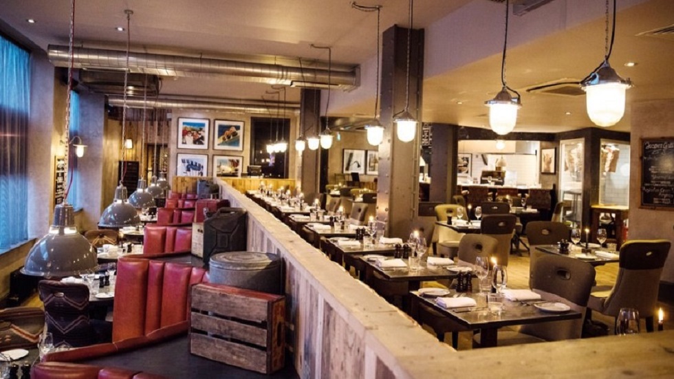 Cobran por error 67 mil dólares a hombre por una cerveza - restaurante-del-hotel-malmaison-en-manchester