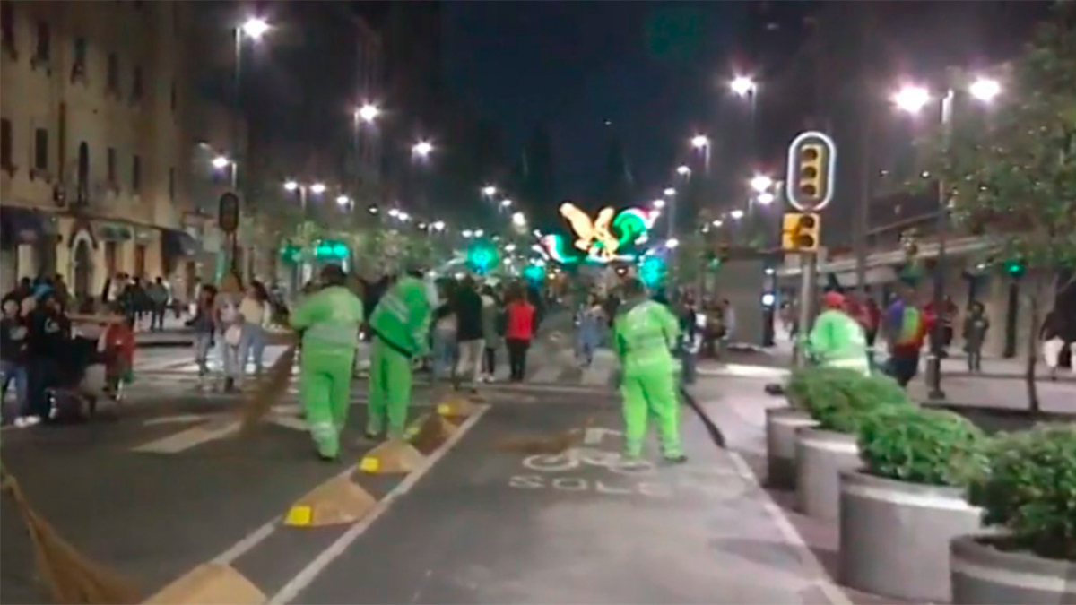 Retiraron 139 toneladas de basura tras festejos en el Zócalo Retiraron 139 toneladas de basura tras festejos en el Zócalo
