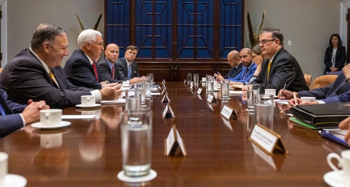 Revisan Ebrard y Pence acuerdo migratorio y tráfico ilícito de armas