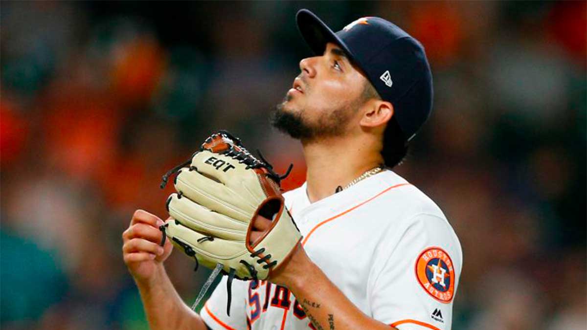 Roberto Osuna es el lanzador más joven en sumar 150 salvamentos en la MLB