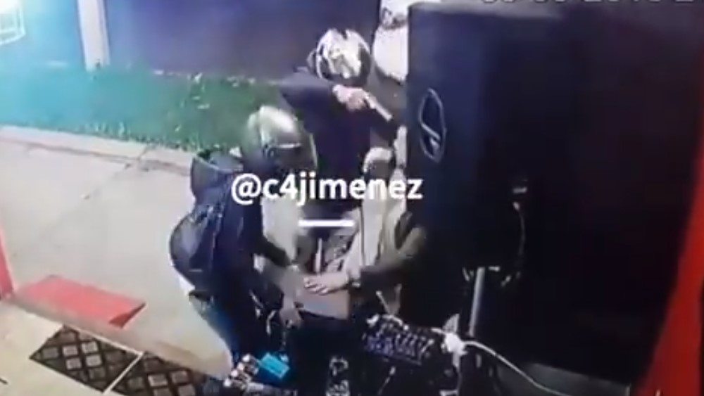 #Video Roban laptop a cantante y ‘ángel’ le envía dinero para una nueva