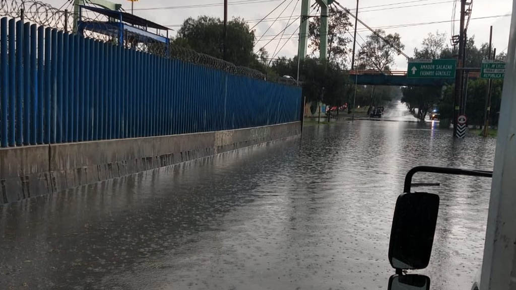 Lluvias provocan inundaciones en la Ciudad de México