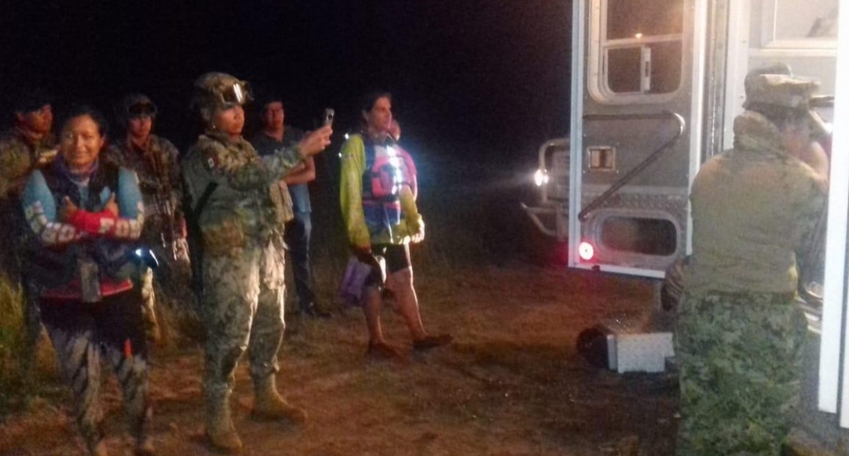 Semar rescata a 39 kayakistas en río de Veracruz