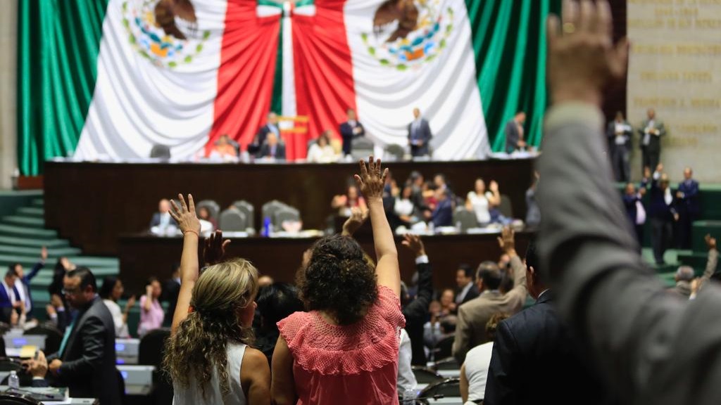 AMLO se pronuncia a favor de reducir número de plurinominales