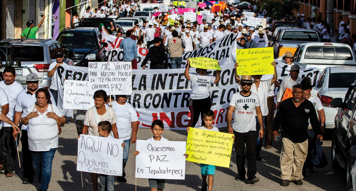 Realizan marcha por la paz en Tepalcatepec - tepalcatepec-1