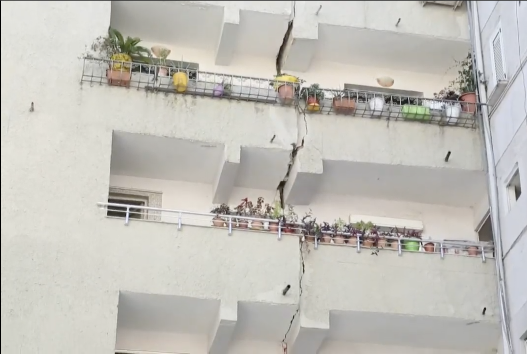 El terremoto en Albania deja 105 heridos y centenares de viviendas dañadas