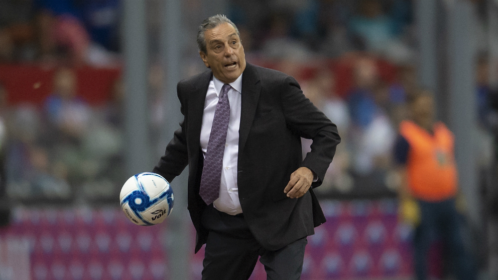 Tomás Boy niega estar preocupado por su continuidad en Chivas